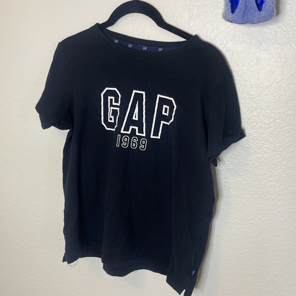 🖤GAP Tee🖤 - Picture 3 of 7